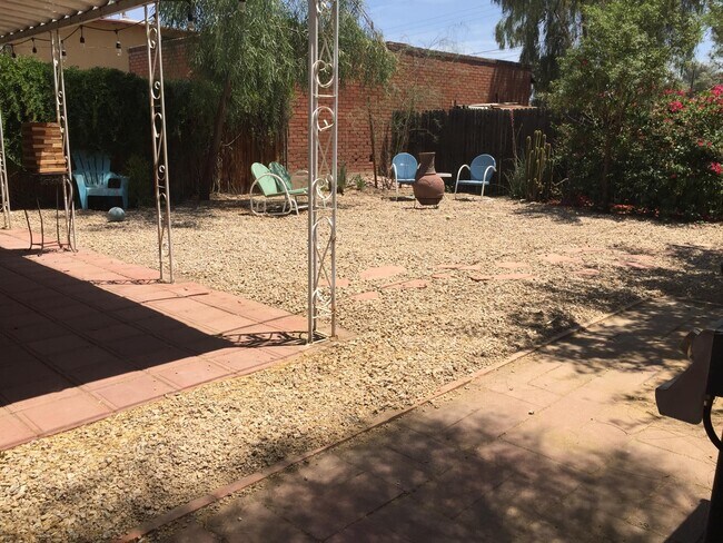 Foto del edificio - 725 W Pierce St