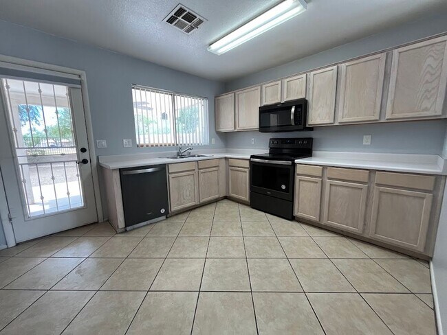 Foto del edificio - Charming 3-Bedroom Home in Horizons on Camelback with Park Views