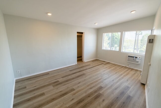 Interior Photo - 1253 Havenhurst Drive