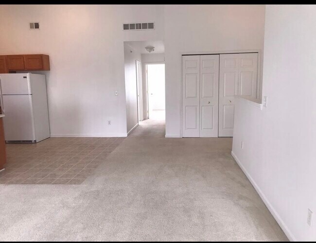Building Photo - 43085 Burlington Dr