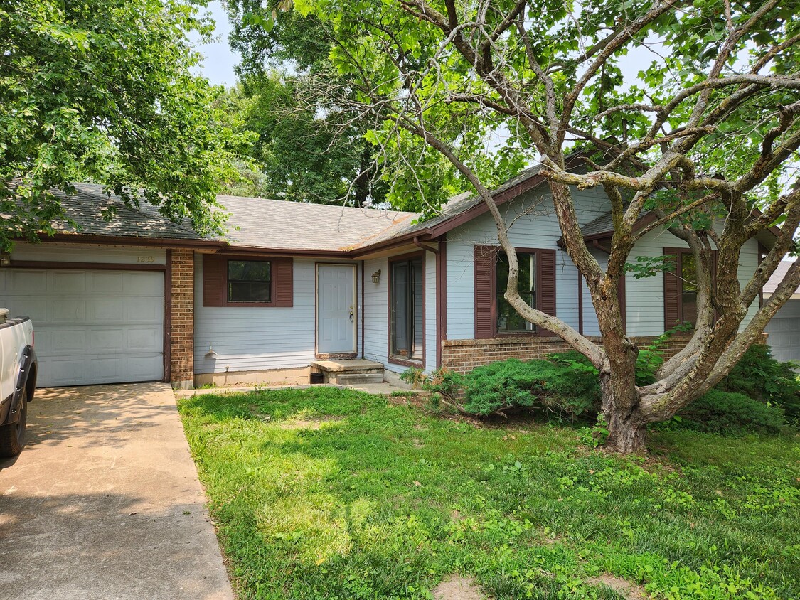 Foto principal - 1239 W Grayrock Dr