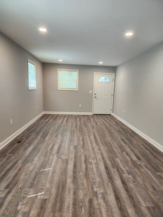 Foto del edificio - 2 bedroom 1 bath fully updated home in Eas...