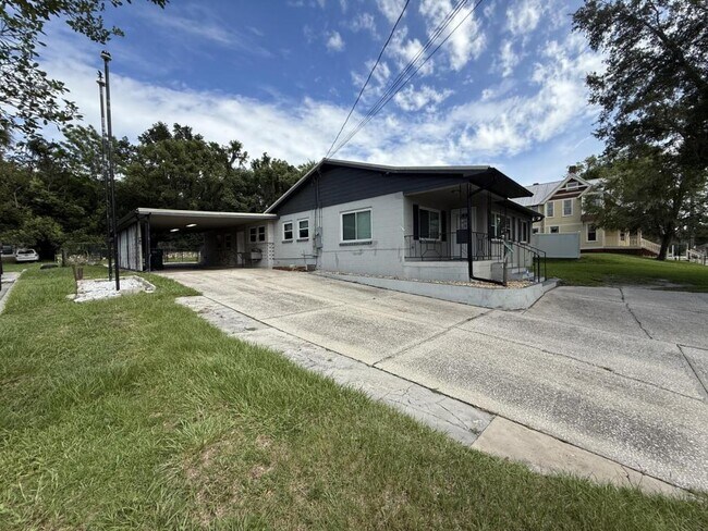 Building Photo - 517 NE 8th Ave