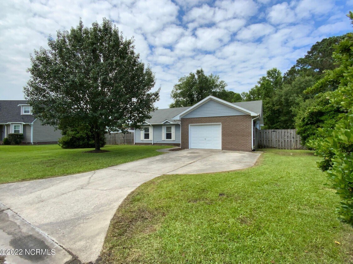 228 Foxwood Ct, Jacksonville, NC 28540 House Rental in Jacksonville