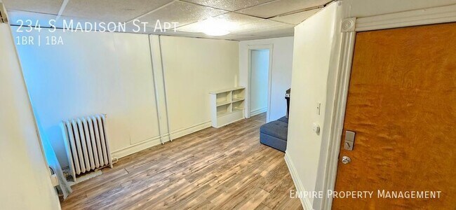 Building Photo - 2nd Floor: 1 Bedroom / 1 Bathroom Apartmen...