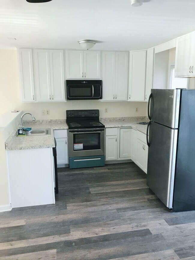 Foto del edificio - Move-In Ready 3BR 2.5bathroomTownhome – Yard  *OPEN HOUSE July 5, 26 1PM-2PM *