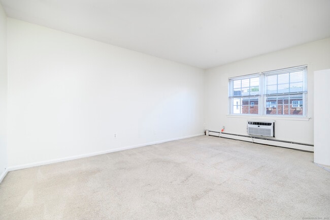 Building Photo - 398 Courtland Ave