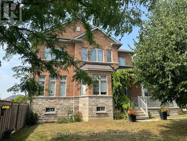 Building Photo - 1139 Cenotaph Blvd
