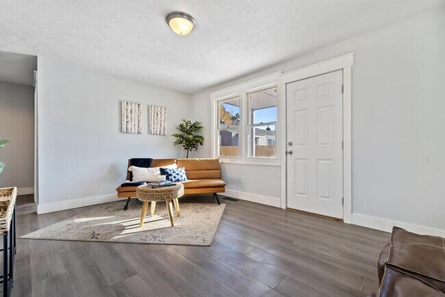 Foto del edificio - 3718 Custer Dr