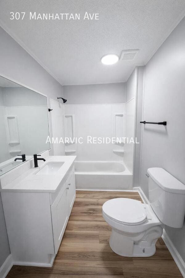 Photo - 307 Manhattan Ave House