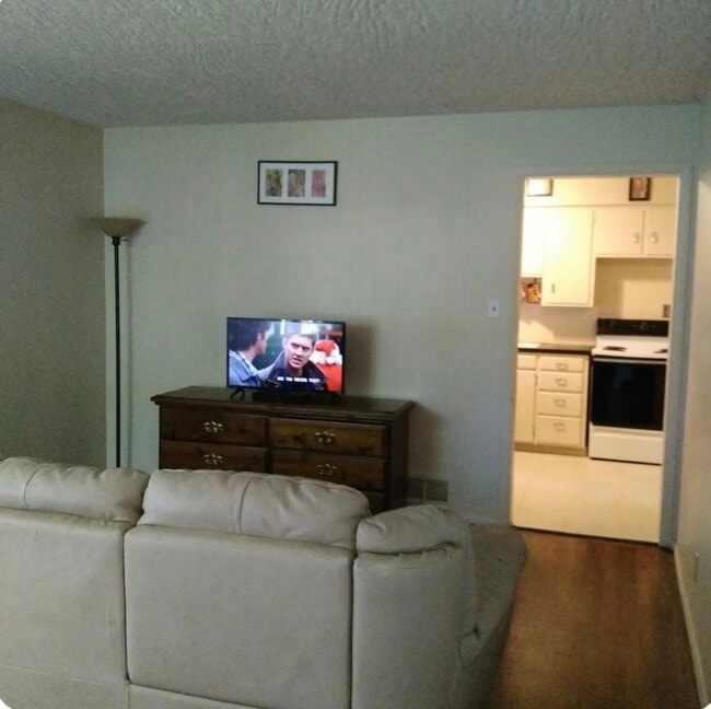 Fully furnished - 1070 E 21st St