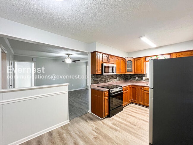 Foto del edificio - 8541 Bridgewood Dr