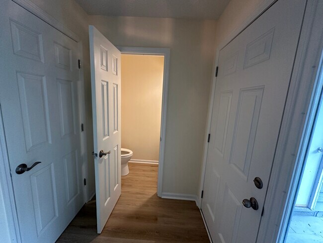 Foto del edificio - 16 Shadow Moss Pl