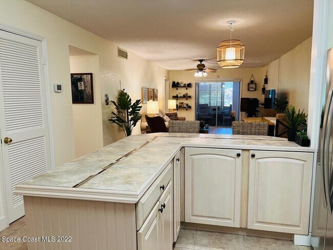 Foto del edificio - 6590 Odyssey St