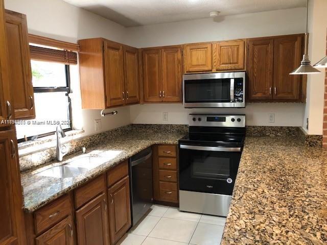 Photo - 444 Pine Cir House