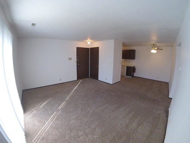 Building Photo - 3223 Scenic Dr