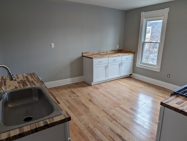 kitchen - 313 Walnut St