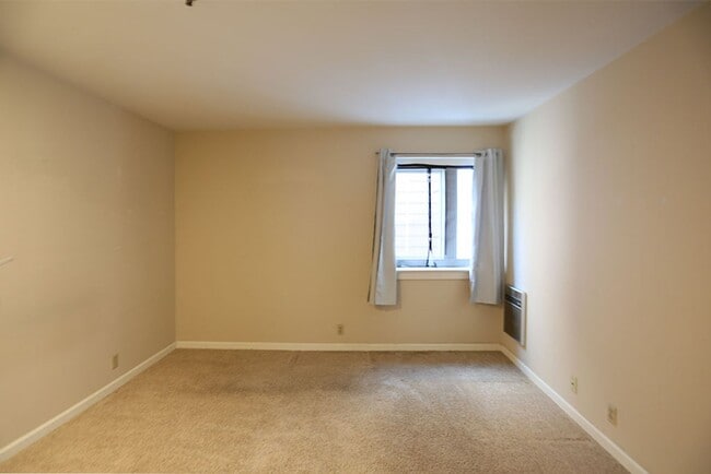 Building Photo - OPEN HOUSE: Sunday (4/14) 12pm-12:30pm. La...