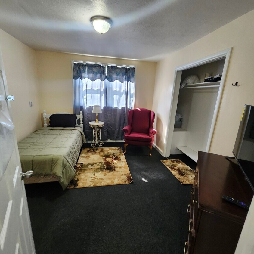 Primary Photo - 457 Vineyard Ave