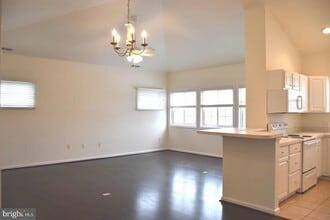 Building Photo - 34703 Villa Cir