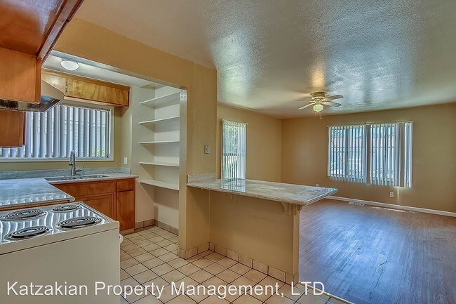 Building Photo - 2 br, 1 bath House - 25 E. Geary Street