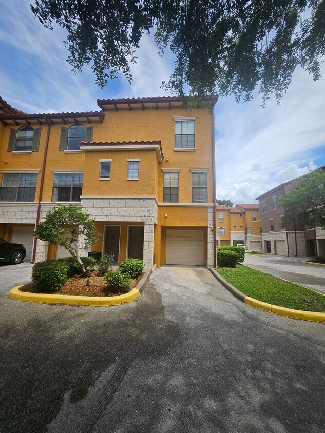 Foto principal - 6131 Metrowest Blvd