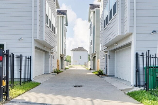 Building Photo - 709 Link Rd