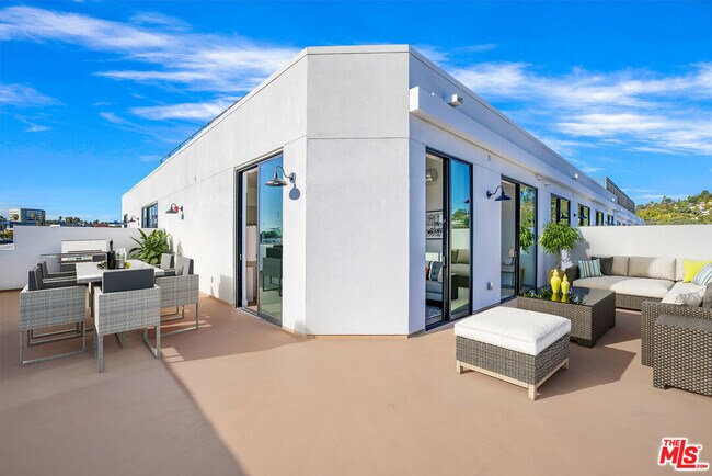 Foto del edificio - 1221 Myra Ave