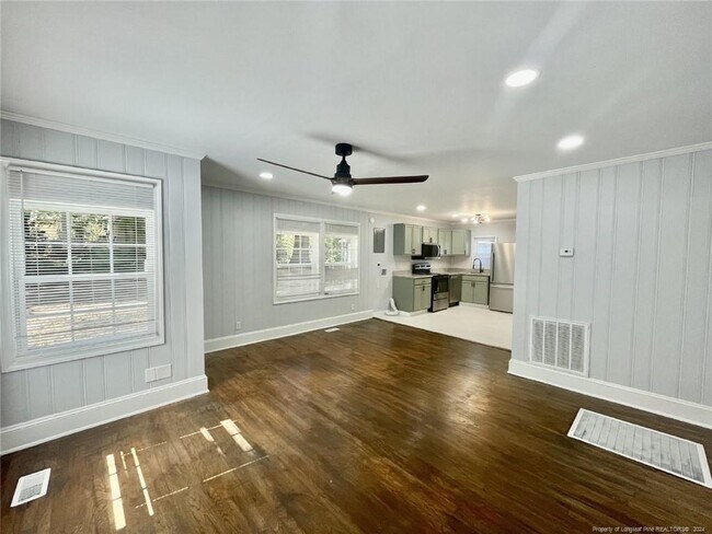 Building Photo - 804 Carolina Ave