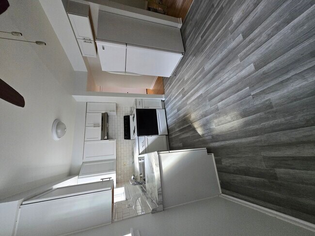 Foto del edificio - 9458 Glenlake Ave