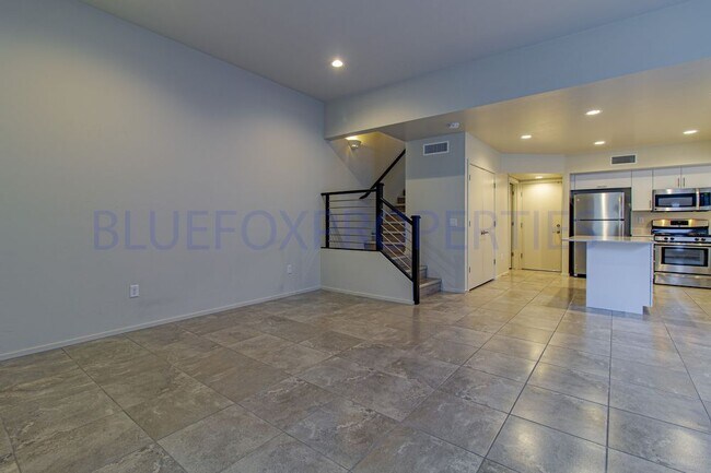 Building Photo - Modern 2-story home, Central!