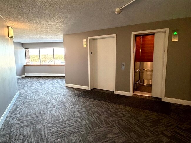 Foto del edificio - 151 Coolidge Ave