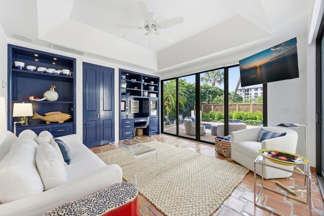 Building Photo - 264 Everglade Ave