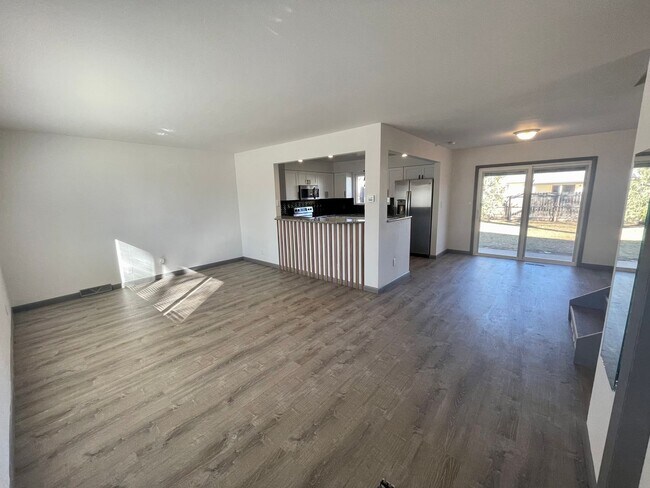 Foto del edificio - Newly Renovated 4 Bed 2 Bath House Near CSU!
