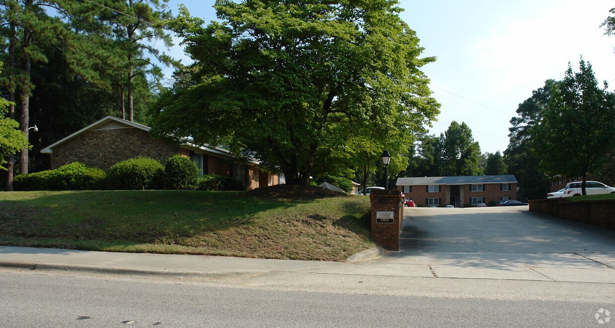 Primary Photo - 2108 Morganton Rd