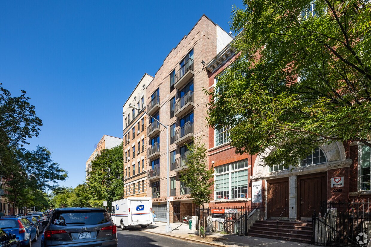 Foto principal - 433 E 115th St