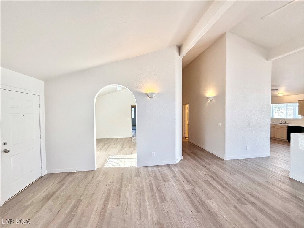 Foto del edificio - 5810 East St