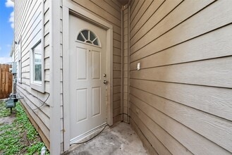 Building Photo - 6406 Waldron Dr