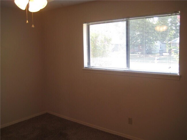 Building Photo - 3507 W Beechwood Dr