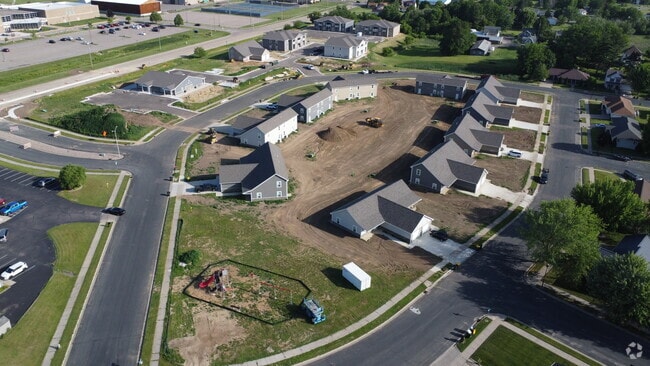 Building Photo - Villas at Fox Pointe