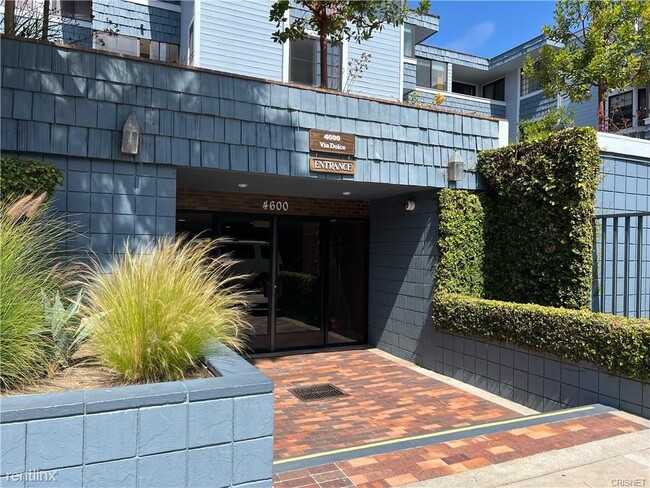 Building Photo - 3 br, 2 bath Condo - 4600 Via Dolce # 2-108