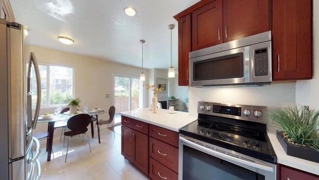 Kitchen interior - 3459 Pennsylvania Cmn