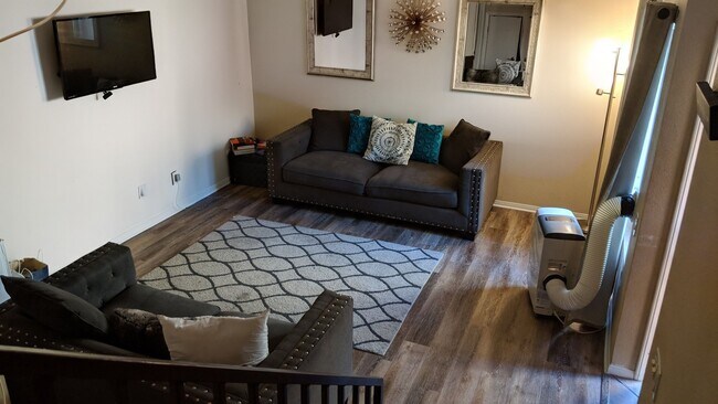 Foto del edificio - 6333 College Grove Way