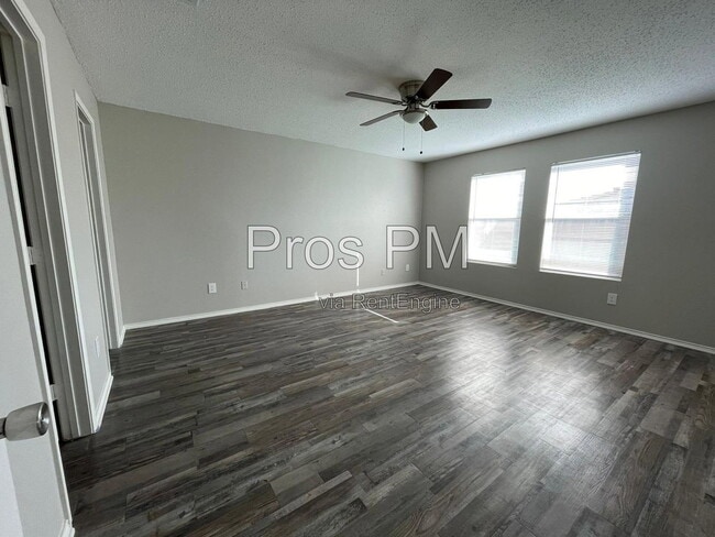 Building Photo - 5013 Waterford Dr