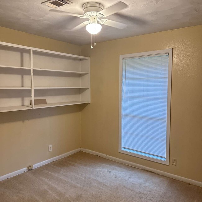 Building Photo - 302 Cartwright Dr