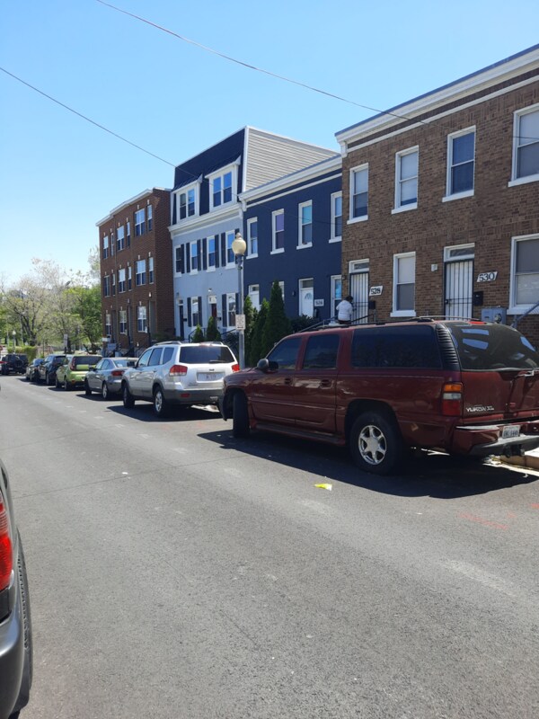 Foto del edificio - 528 Hobart Pl NW
