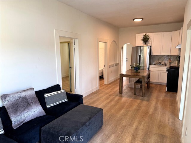 Building Photo - 315 N Alvarado St