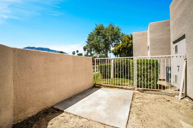 Golf Cart Parking - 29142 Isleta Ct