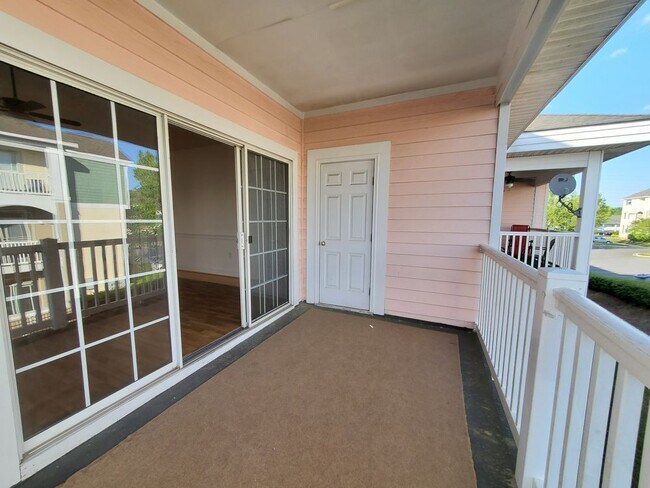 Building Photo - Available Now 2 bedroom 2 bathroom