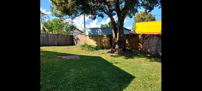 Photo - 409 E Cherry St House